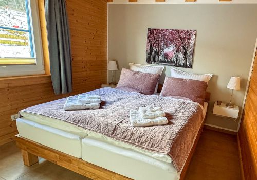 eifelchalet niederehe schlafzimmer