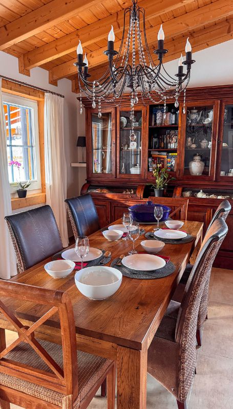 eifelchalet niederehe wohnbereich esstisch